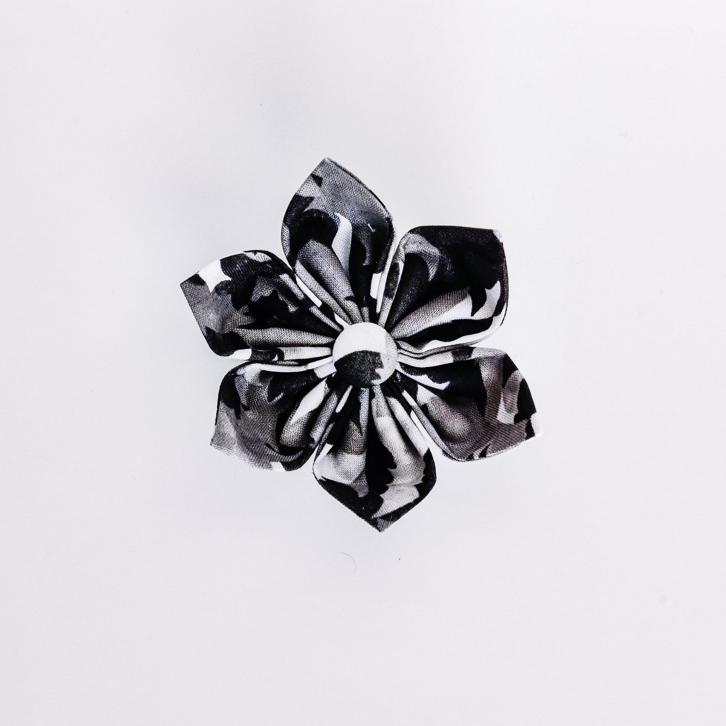 Cookies and Cream Bats Dog & Cat Bow Tie/Collar Flower