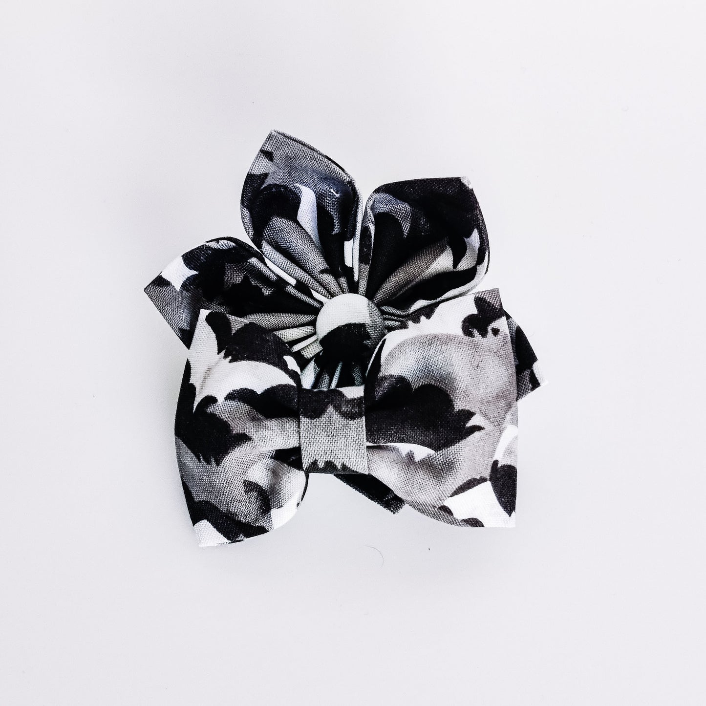 Cookies and Cream Bats Dog & Cat Bow Tie/Collar Flower